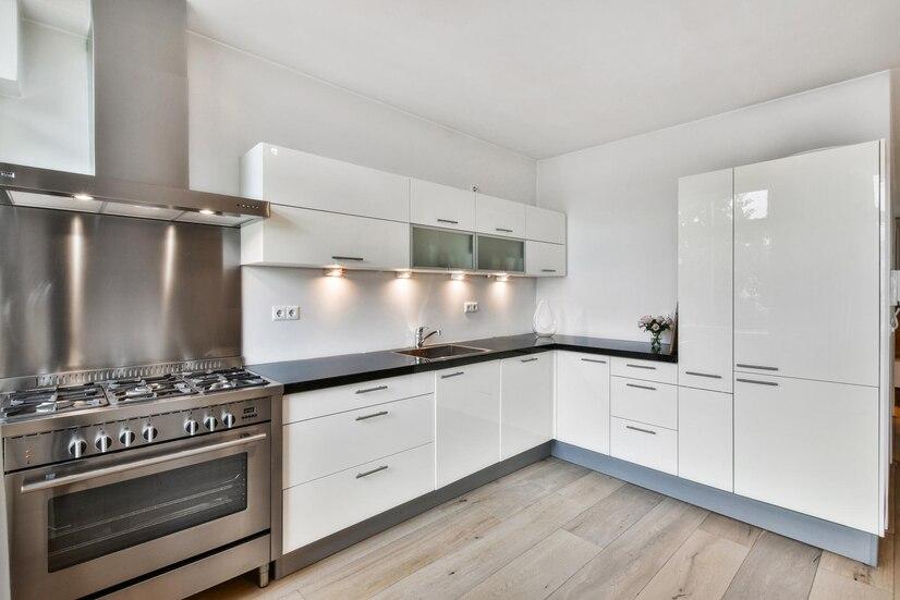 modern-kitchen-interior-white-colors_181624-58451.jpg