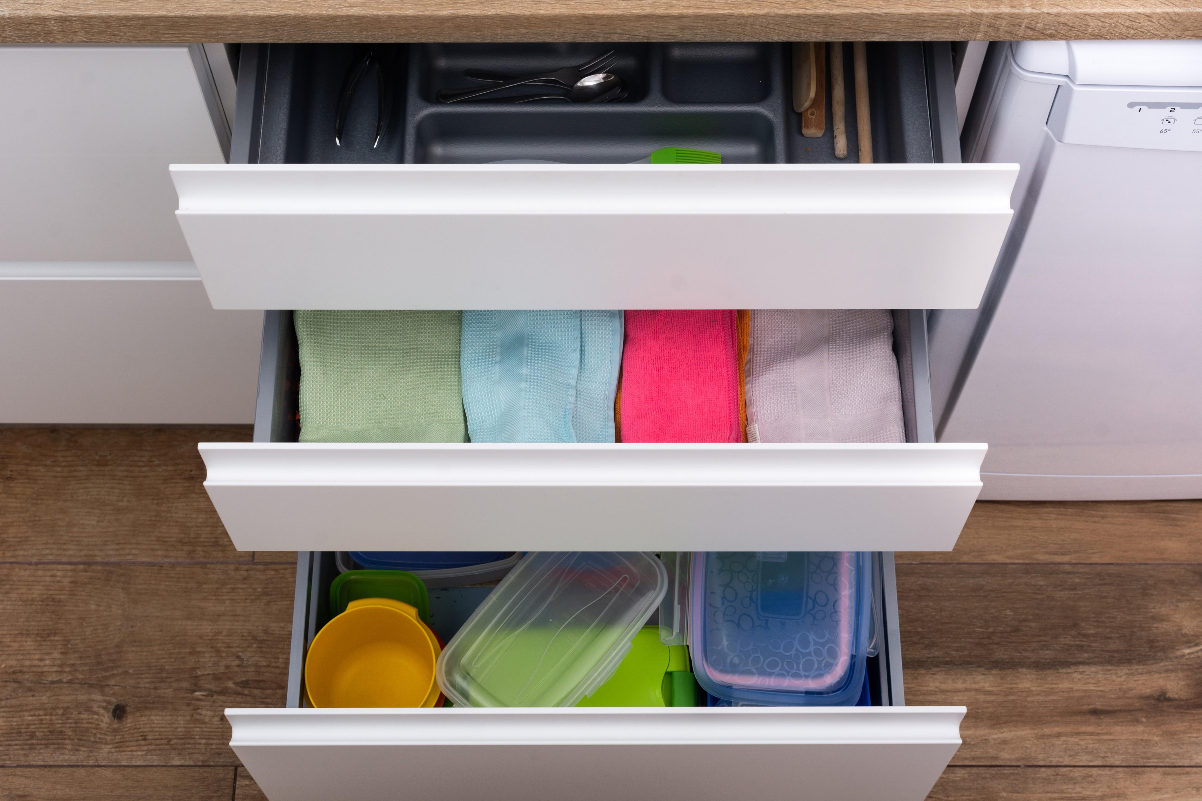 drawer-with-cutlery-kitchen-towels-lunch-boxes (1).jpg
