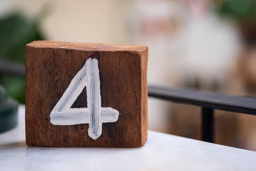 number-four-wooden-sign-dinning-table-with-blurred-background-id-tables-restaurant_454892-439.jpg